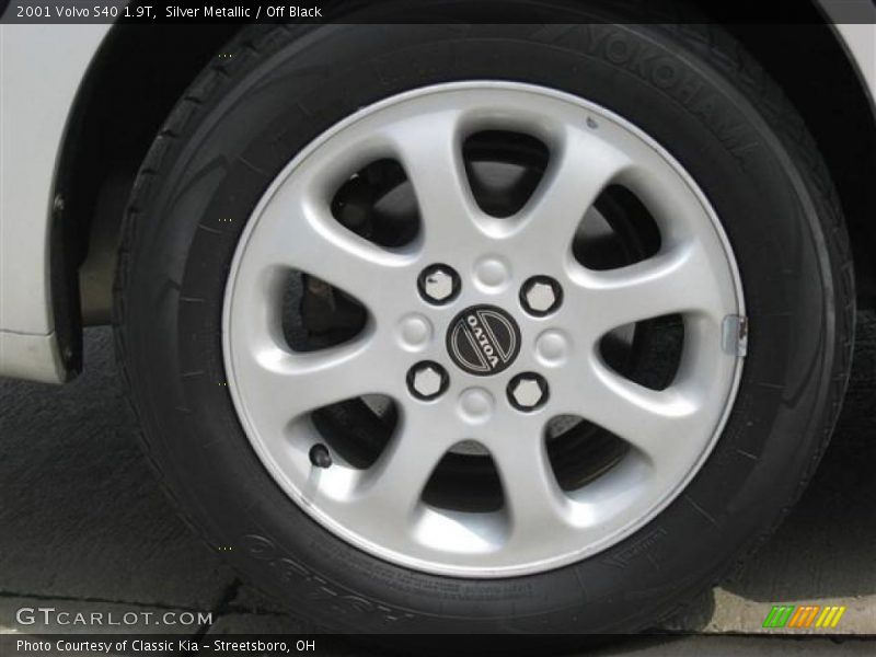 Silver Metallic / Off Black 2001 Volvo S40 1.9T