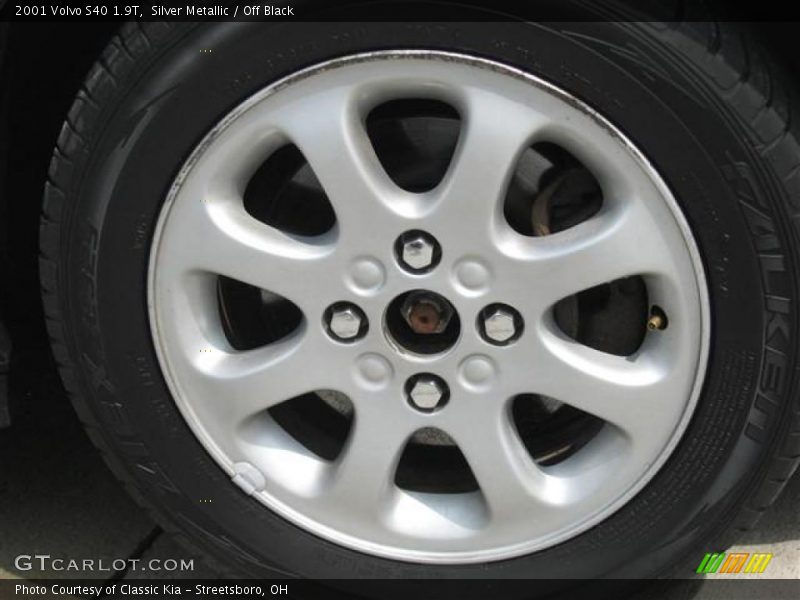 Silver Metallic / Off Black 2001 Volvo S40 1.9T