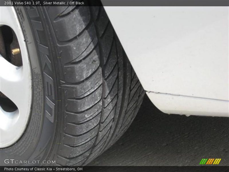 Silver Metallic / Off Black 2001 Volvo S40 1.9T