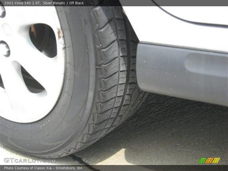 Silver Metallic / Off Black 2001 Volvo S40 1.9T