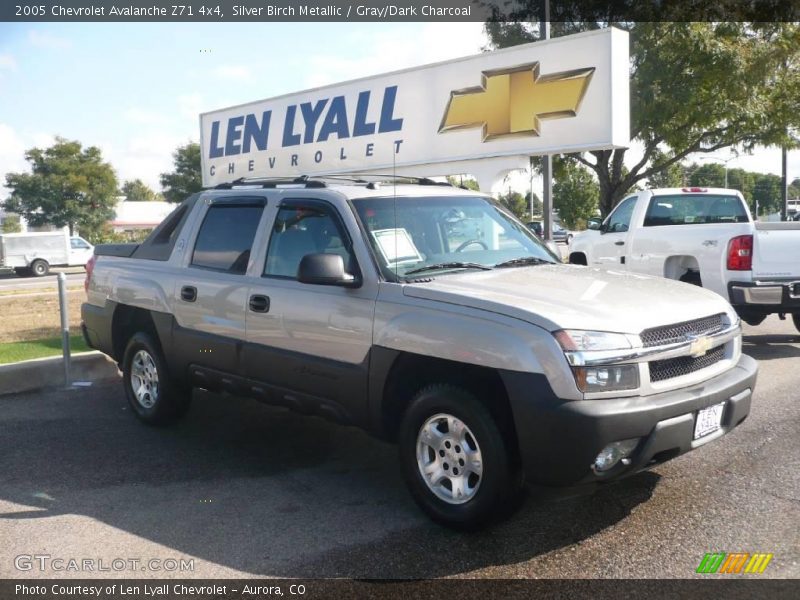 Silver Birch Metallic / Gray/Dark Charcoal 2005 Chevrolet Avalanche Z71 4x4