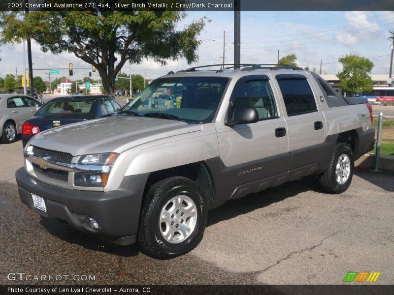 Silver Birch Metallic / Gray/Dark Charcoal 2005 Chevrolet Avalanche Z71 4x4