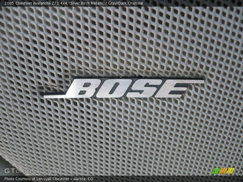 Silver Birch Metallic / Gray/Dark Charcoal 2005 Chevrolet Avalanche Z71 4x4