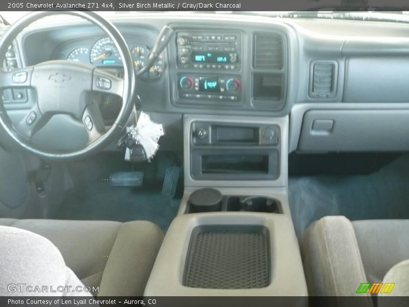 Silver Birch Metallic / Gray/Dark Charcoal 2005 Chevrolet Avalanche Z71 4x4