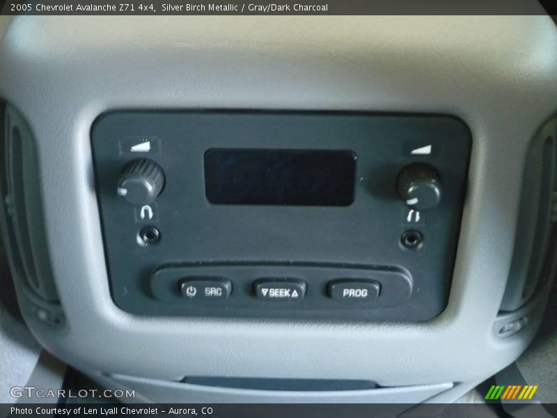 Silver Birch Metallic / Gray/Dark Charcoal 2005 Chevrolet Avalanche Z71 4x4