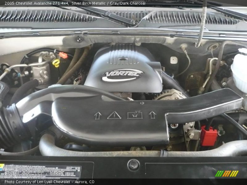 Silver Birch Metallic / Gray/Dark Charcoal 2005 Chevrolet Avalanche Z71 4x4