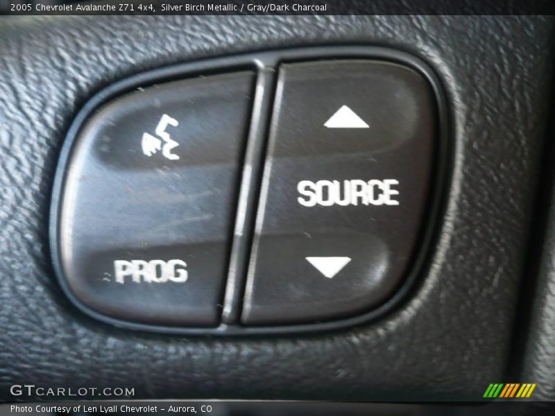 Silver Birch Metallic / Gray/Dark Charcoal 2005 Chevrolet Avalanche Z71 4x4