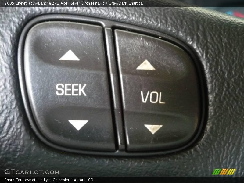 Silver Birch Metallic / Gray/Dark Charcoal 2005 Chevrolet Avalanche Z71 4x4