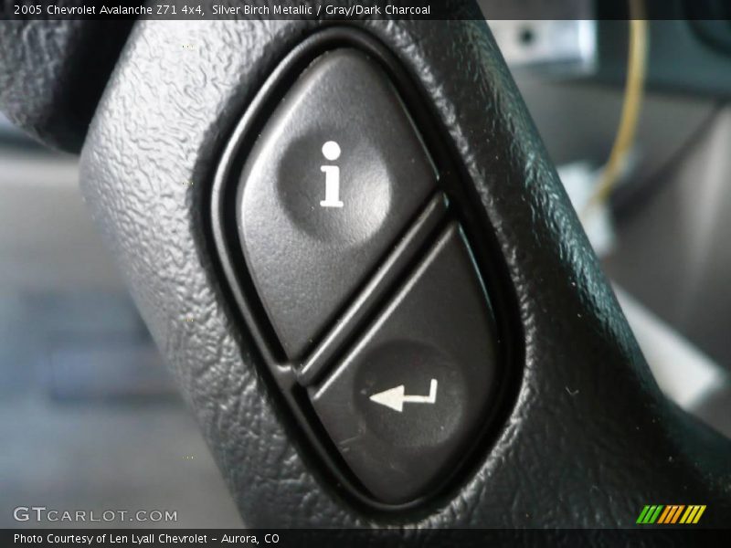 Silver Birch Metallic / Gray/Dark Charcoal 2005 Chevrolet Avalanche Z71 4x4