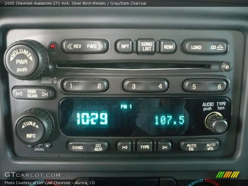 Silver Birch Metallic / Gray/Dark Charcoal 2005 Chevrolet Avalanche Z71 4x4
