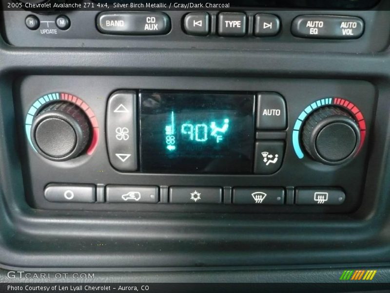 Silver Birch Metallic / Gray/Dark Charcoal 2005 Chevrolet Avalanche Z71 4x4