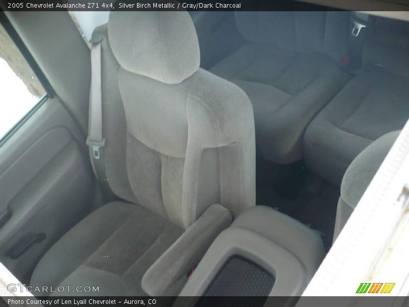 Silver Birch Metallic / Gray/Dark Charcoal 2005 Chevrolet Avalanche Z71 4x4