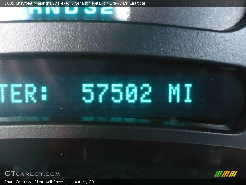 Silver Birch Metallic / Gray/Dark Charcoal 2005 Chevrolet Avalanche Z71 4x4