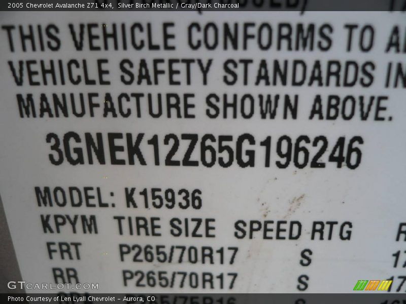 Silver Birch Metallic / Gray/Dark Charcoal 2005 Chevrolet Avalanche Z71 4x4