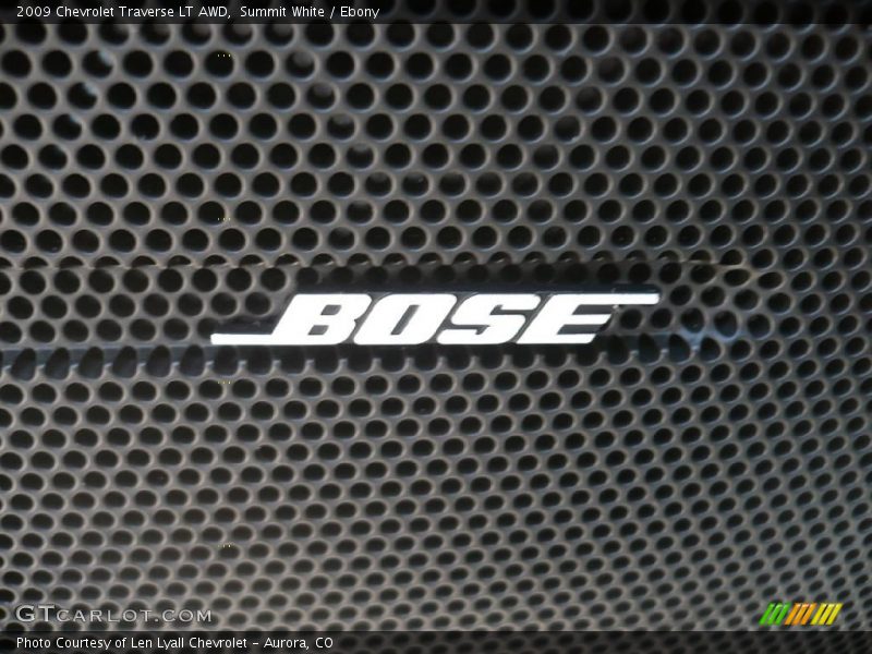 Summit White / Ebony 2009 Chevrolet Traverse LT AWD
