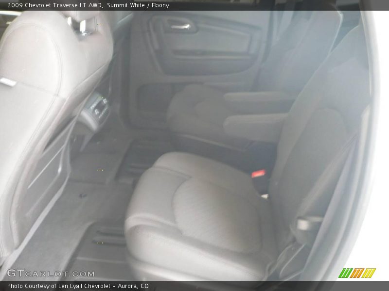 Summit White / Ebony 2009 Chevrolet Traverse LT AWD