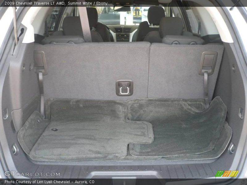 Summit White / Ebony 2009 Chevrolet Traverse LT AWD