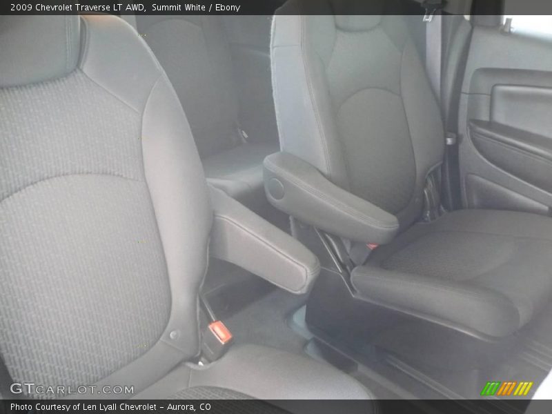 Summit White / Ebony 2009 Chevrolet Traverse LT AWD