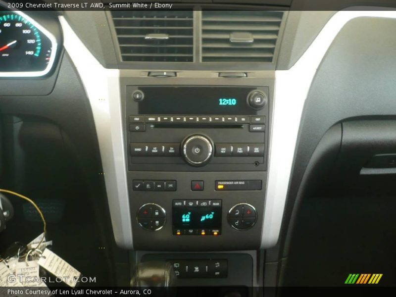 Summit White / Ebony 2009 Chevrolet Traverse LT AWD