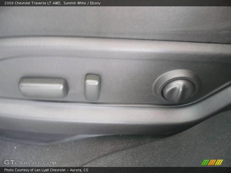 Summit White / Ebony 2009 Chevrolet Traverse LT AWD