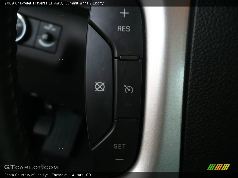 Summit White / Ebony 2009 Chevrolet Traverse LT AWD