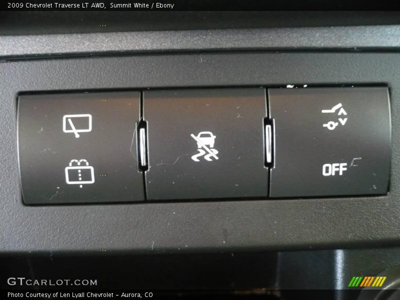 Summit White / Ebony 2009 Chevrolet Traverse LT AWD