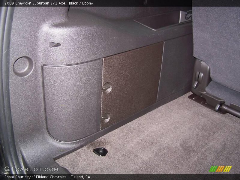 Black / Ebony 2009 Chevrolet Suburban Z71 4x4