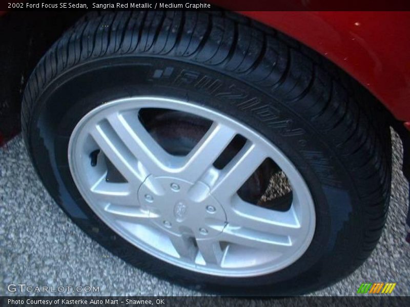 Sangria Red Metallic / Medium Graphite 2002 Ford Focus SE Sedan