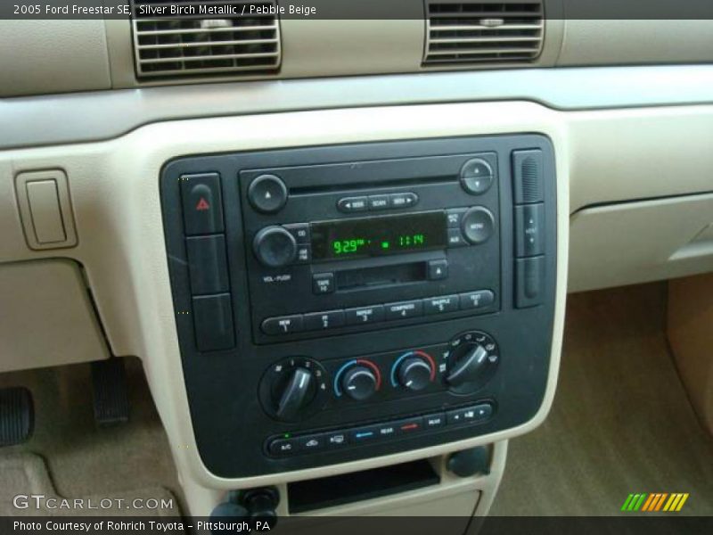 Silver Birch Metallic / Pebble Beige 2005 Ford Freestar SE