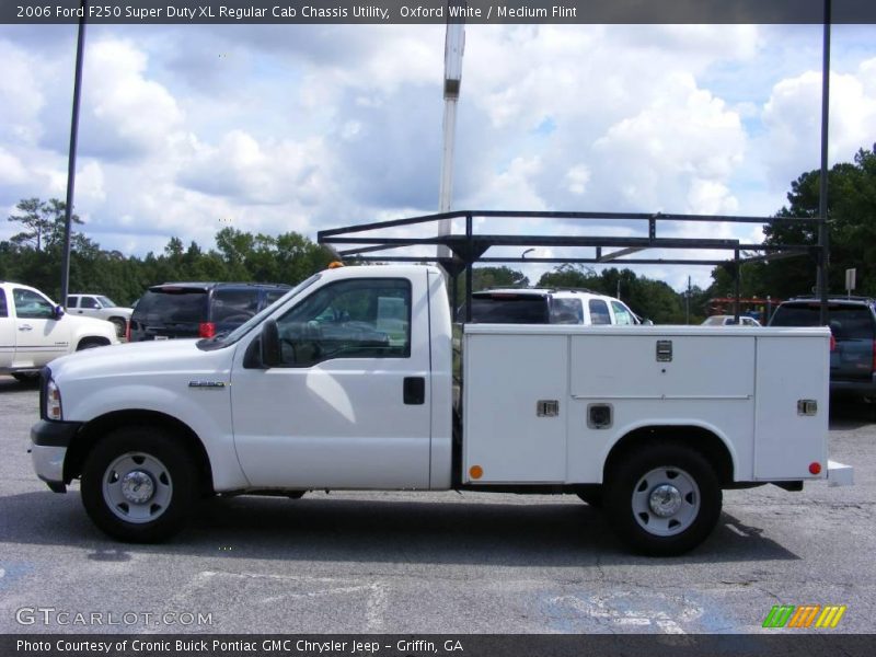 Oxford White / Medium Flint 2006 Ford F250 Super Duty XL Regular Cab Chassis Utility
