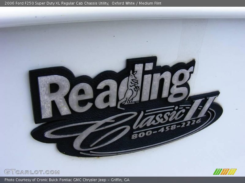 Oxford White / Medium Flint 2006 Ford F250 Super Duty XL Regular Cab Chassis Utility