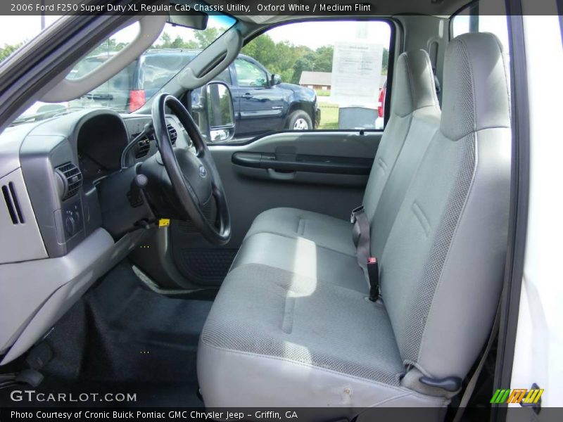 Oxford White / Medium Flint 2006 Ford F250 Super Duty XL Regular Cab Chassis Utility