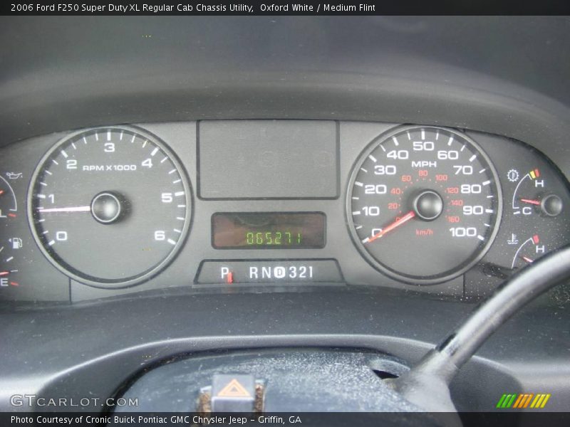 Oxford White / Medium Flint 2006 Ford F250 Super Duty XL Regular Cab Chassis Utility