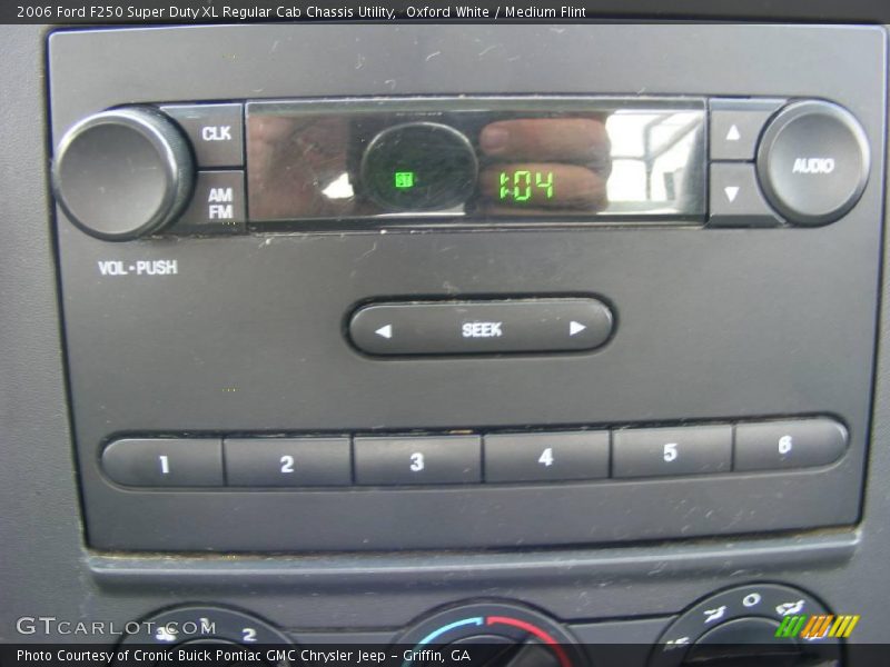 Oxford White / Medium Flint 2006 Ford F250 Super Duty XL Regular Cab Chassis Utility