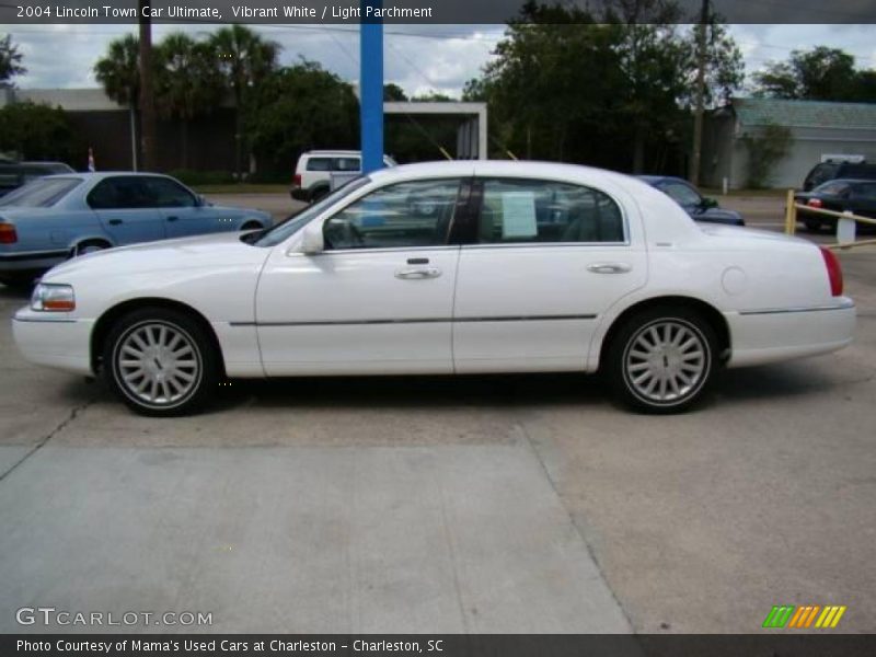 Vibrant White / Light Parchment 2004 Lincoln Town Car Ultimate