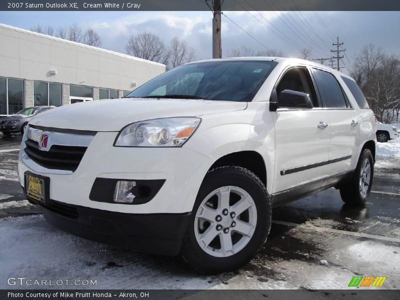 Cream White / Gray 2007 Saturn Outlook XE