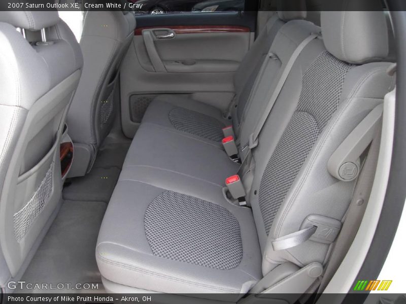 Cream White / Gray 2007 Saturn Outlook XE