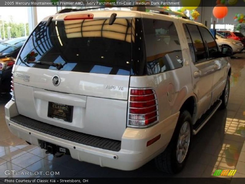 Ivory Parchment Tri-Coat / Medium Dark Parchment 2005 Mercury Mountaineer V8 Premier AWD