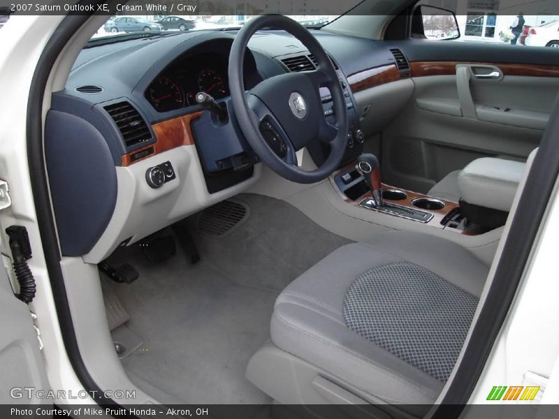 Cream White / Gray 2007 Saturn Outlook XE
