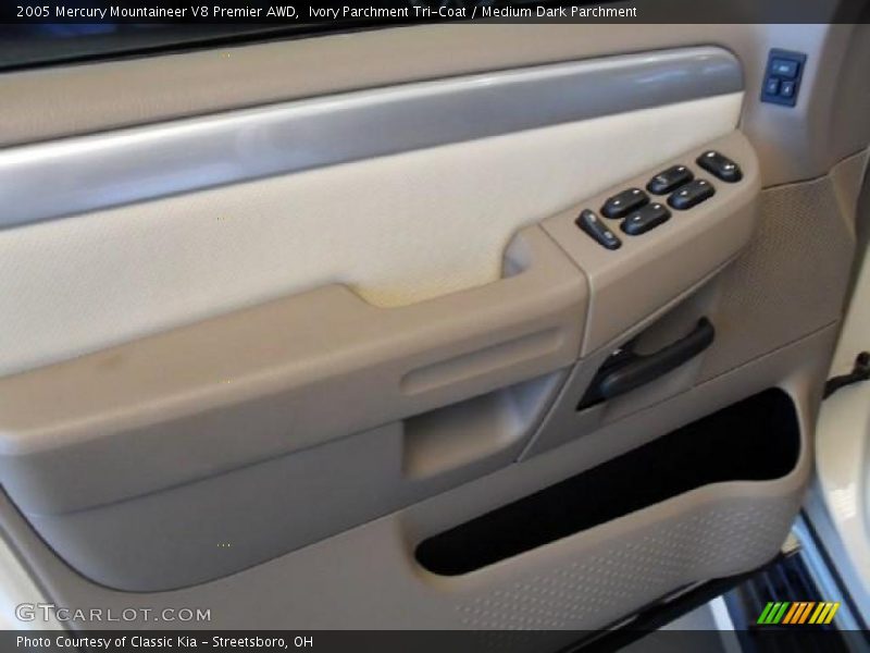 Ivory Parchment Tri-Coat / Medium Dark Parchment 2005 Mercury Mountaineer V8 Premier AWD