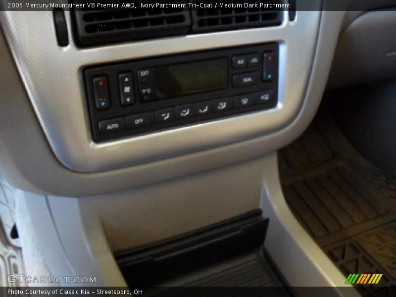 Ivory Parchment Tri-Coat / Medium Dark Parchment 2005 Mercury Mountaineer V8 Premier AWD