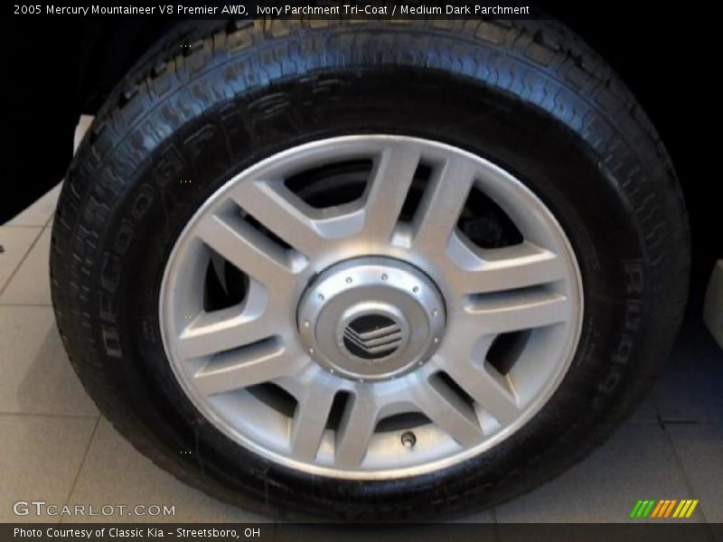 Ivory Parchment Tri-Coat / Medium Dark Parchment 2005 Mercury Mountaineer V8 Premier AWD