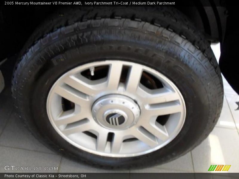 Ivory Parchment Tri-Coat / Medium Dark Parchment 2005 Mercury Mountaineer V8 Premier AWD