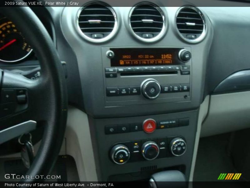 Polar White / Gray 2009 Saturn VUE XE