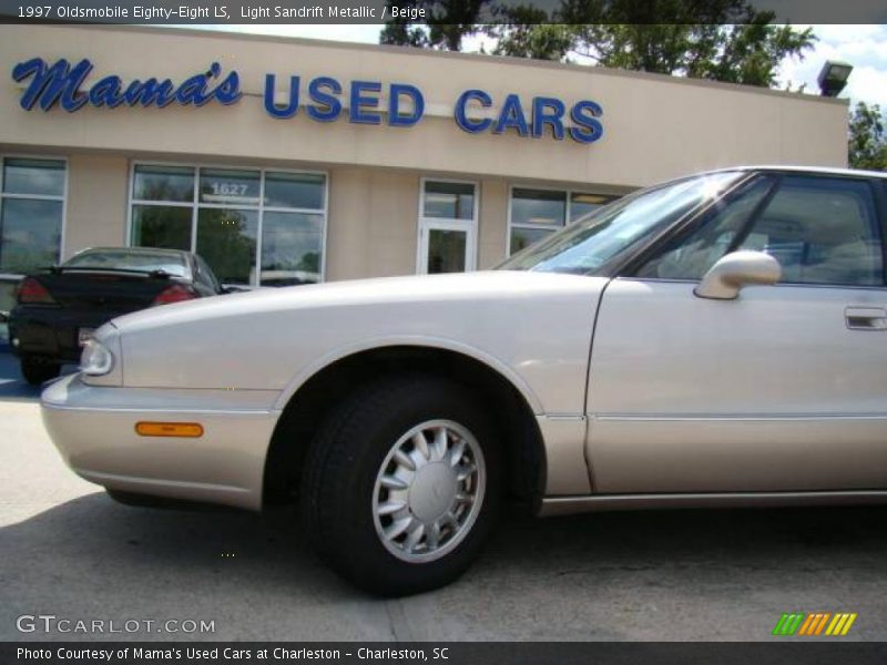 Light Sandrift Metallic / Beige 1997 Oldsmobile Eighty-Eight LS