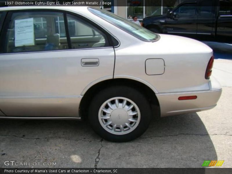 Light Sandrift Metallic / Beige 1997 Oldsmobile Eighty-Eight LS