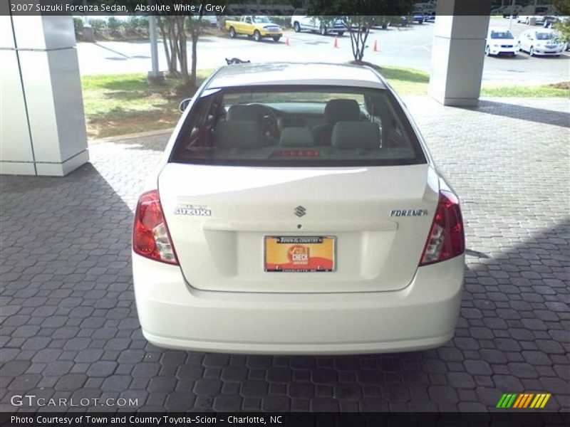 Absolute White / Grey 2007 Suzuki Forenza Sedan