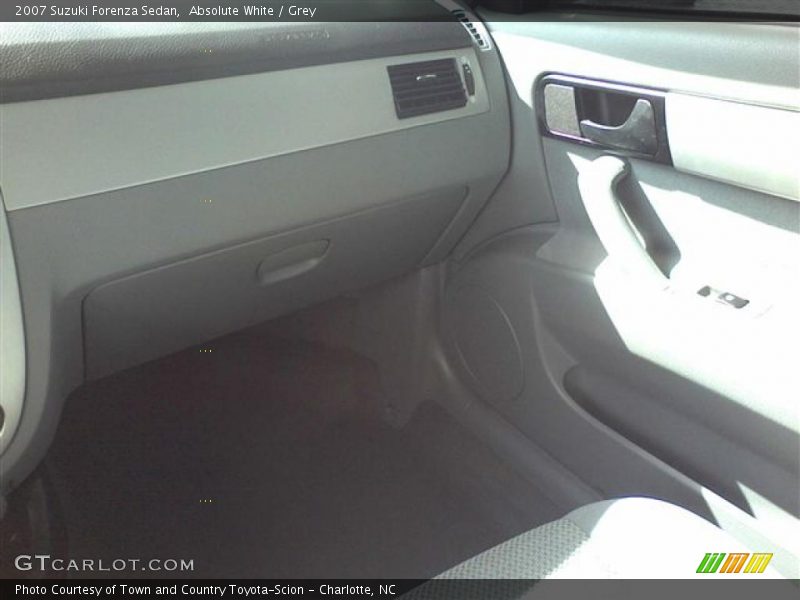 Absolute White / Grey 2007 Suzuki Forenza Sedan