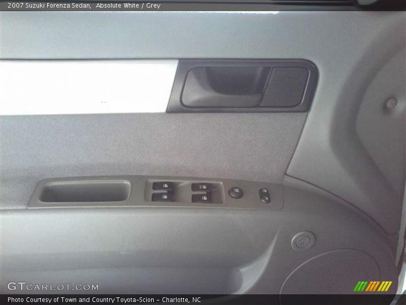 Absolute White / Grey 2007 Suzuki Forenza Sedan