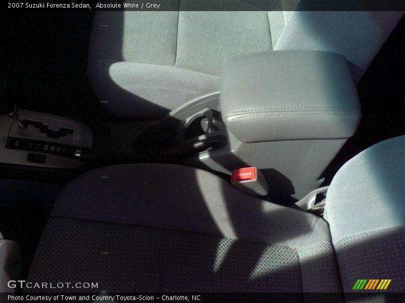 Absolute White / Grey 2007 Suzuki Forenza Sedan